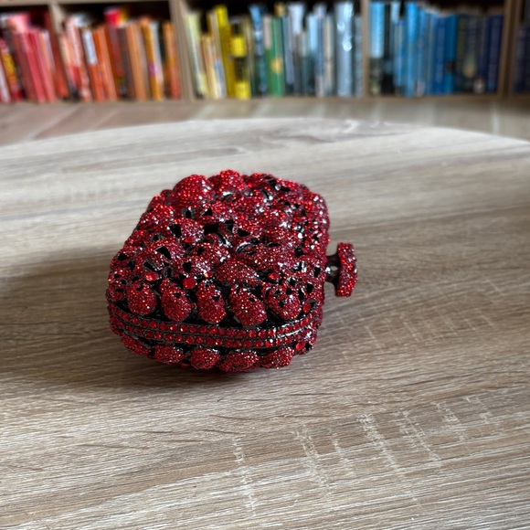 Fawziya Skull Clutch - Picture 6 of 10